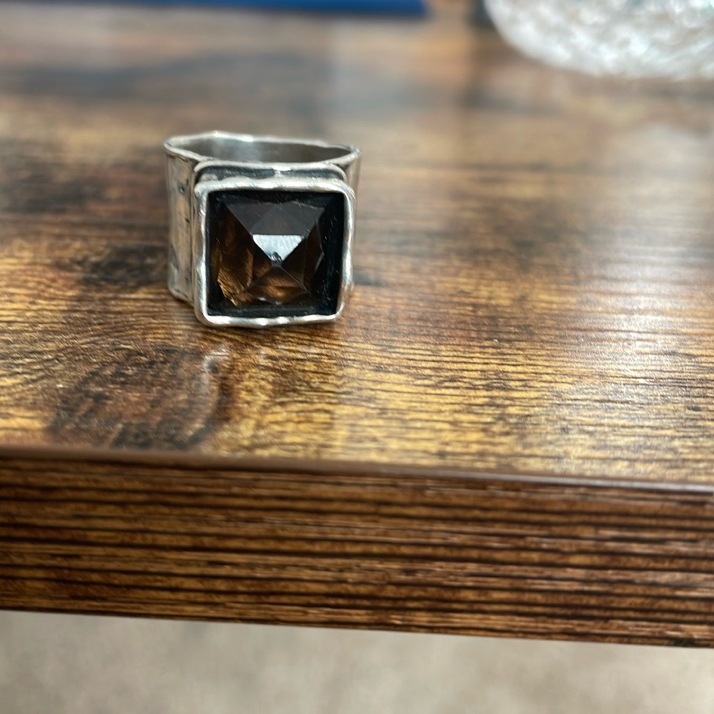 Silpada amber stone set in 925 sterling silver
Size 6